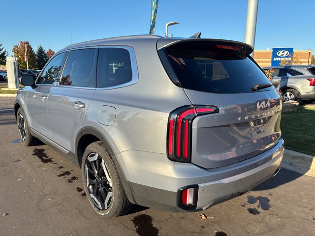 Used 2023 Kia Telluride EX FWD image 2