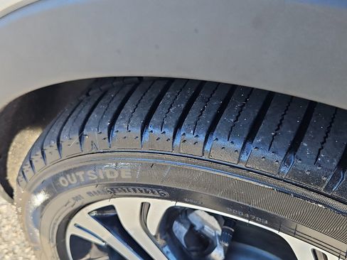 Used 2021 Chevrolet Bolt Premier image 27