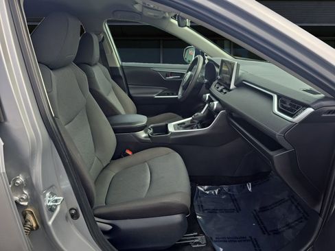 Used 2025 Toyota RAV4 XLE image 7