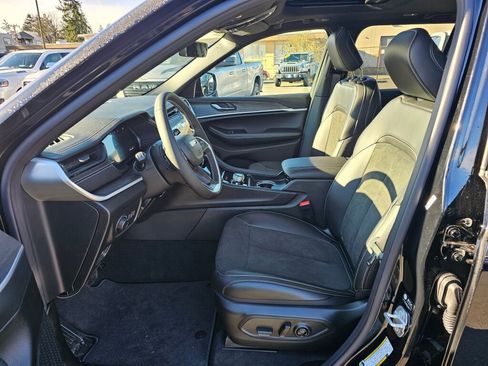 New 2026 Jeep Grand Cherokee Altitude image 19