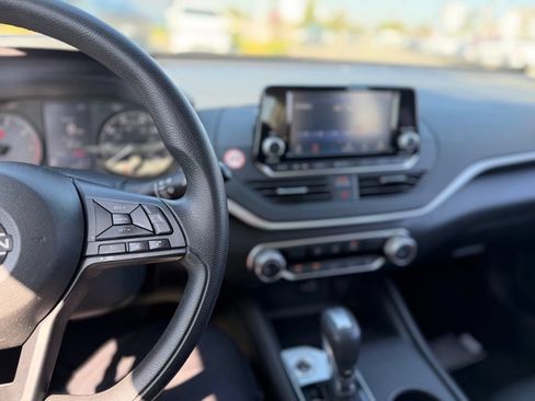 Used 2024 Nissan Altima 2.5 S FWD image 8