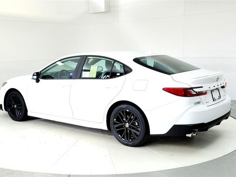 New 2026 Toyota Camry SE FWD image 4