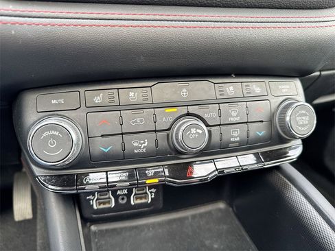 Used 2024 Dodge Durango GT image 17