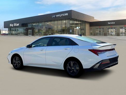 New 2026 Hyundai Elantra SEL Sport FWD image 4