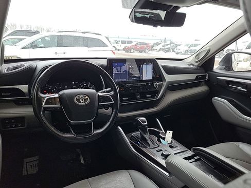 Used 2021 Toyota Highlander Platinum image 9