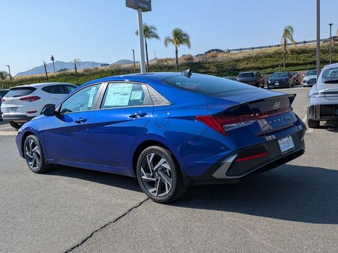 New 2025 Hyundai Elantra SEL image 4