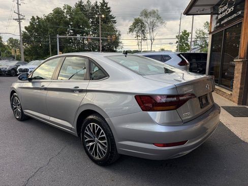 Used 2019 Volkswagen Jetta SE FWD image 3