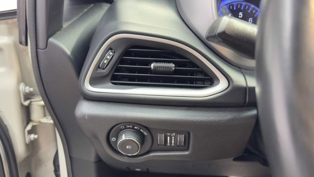 Used 2020 Chrysler Pacifica Touring w/ S Appearance Package FWD image 27