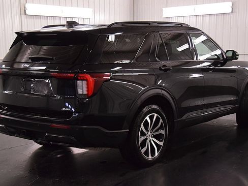 Used 2025 Ford Explorer ST-Line image 7