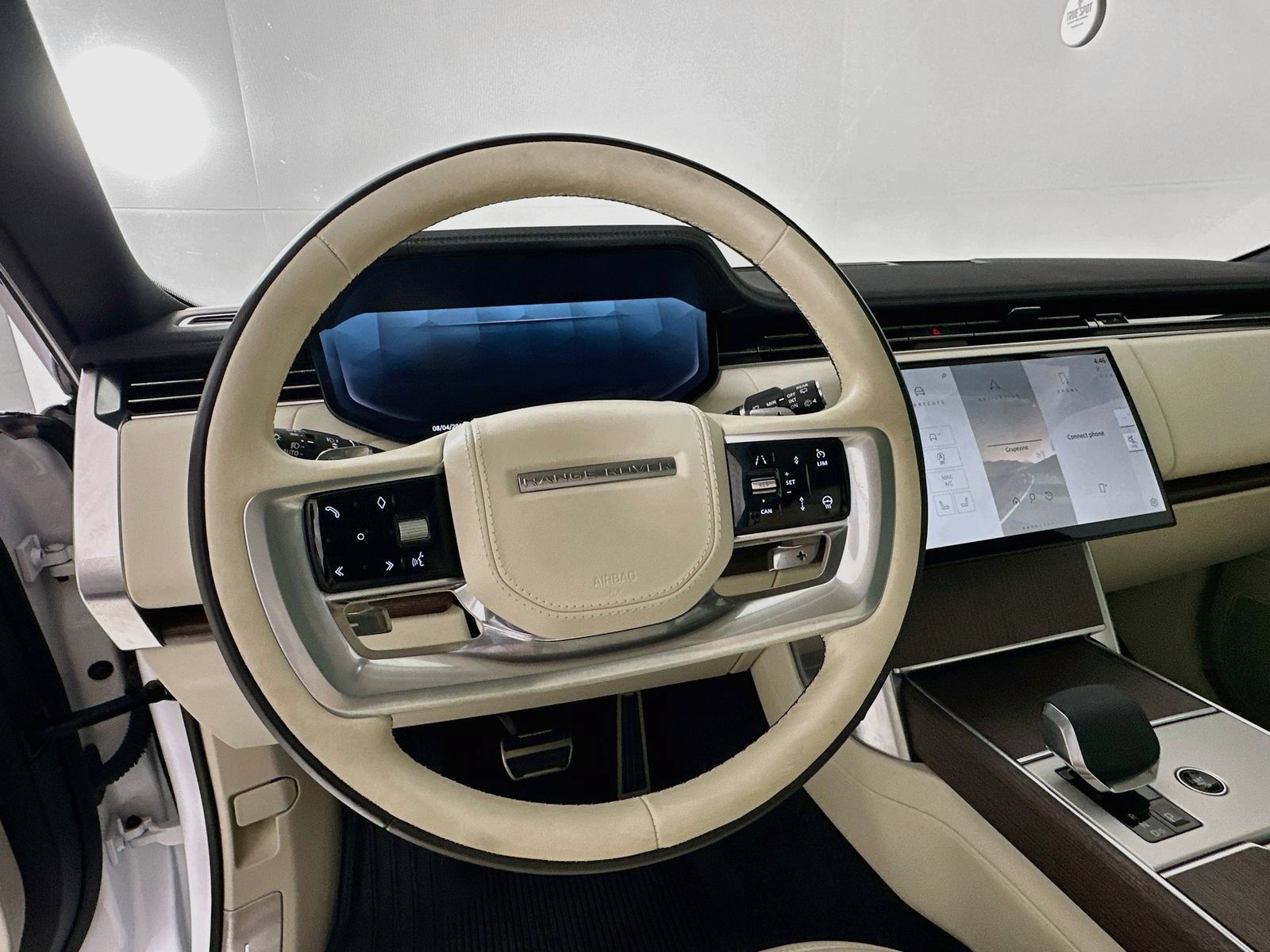 Used 2025 Land Rover Range Rover SE AWD/4WD image 12