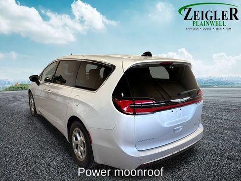 Used 2024 Chrysler Pacifica Limited FWD image 7