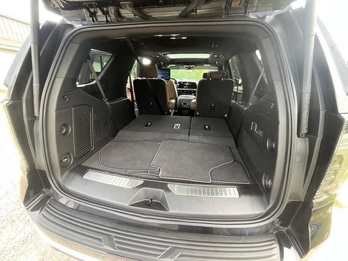 Used 2025 Chevrolet Tahoe High Country AWD/4WD image 10