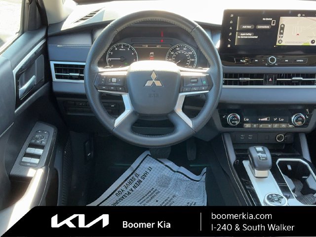Used 2025 Mitsubishi Outlander SE AWD/4WD image 14