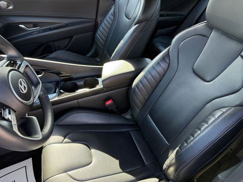 Used 2025 Hyundai Elantra Limited image 36