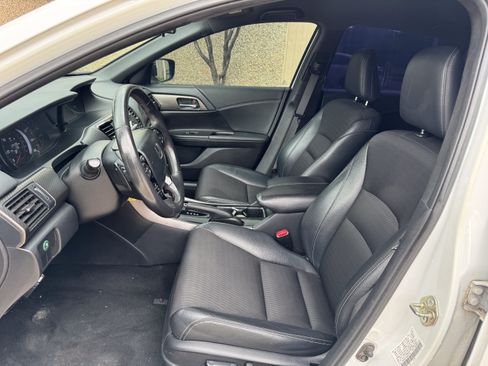 Used 2017 Honda Accord Sport image 15