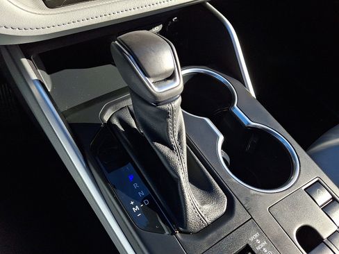 Used 2023 Toyota Highlander XLE image 13