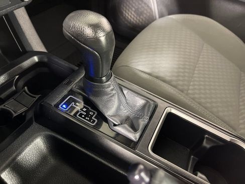 Certified 2020 Toyota Tacoma SR AWD/4WD image 22