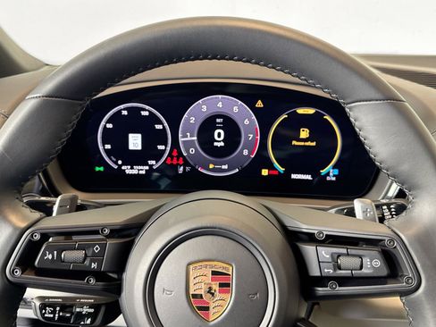 Certified 2025 Porsche Cayenne Coupe image 14