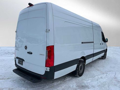 Used 2023 Mercedes-Benz Sprinter 2500 image 3
