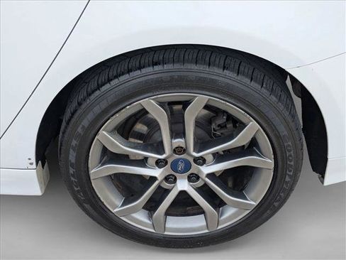 Used 2017 Ford Fusion SE image 25