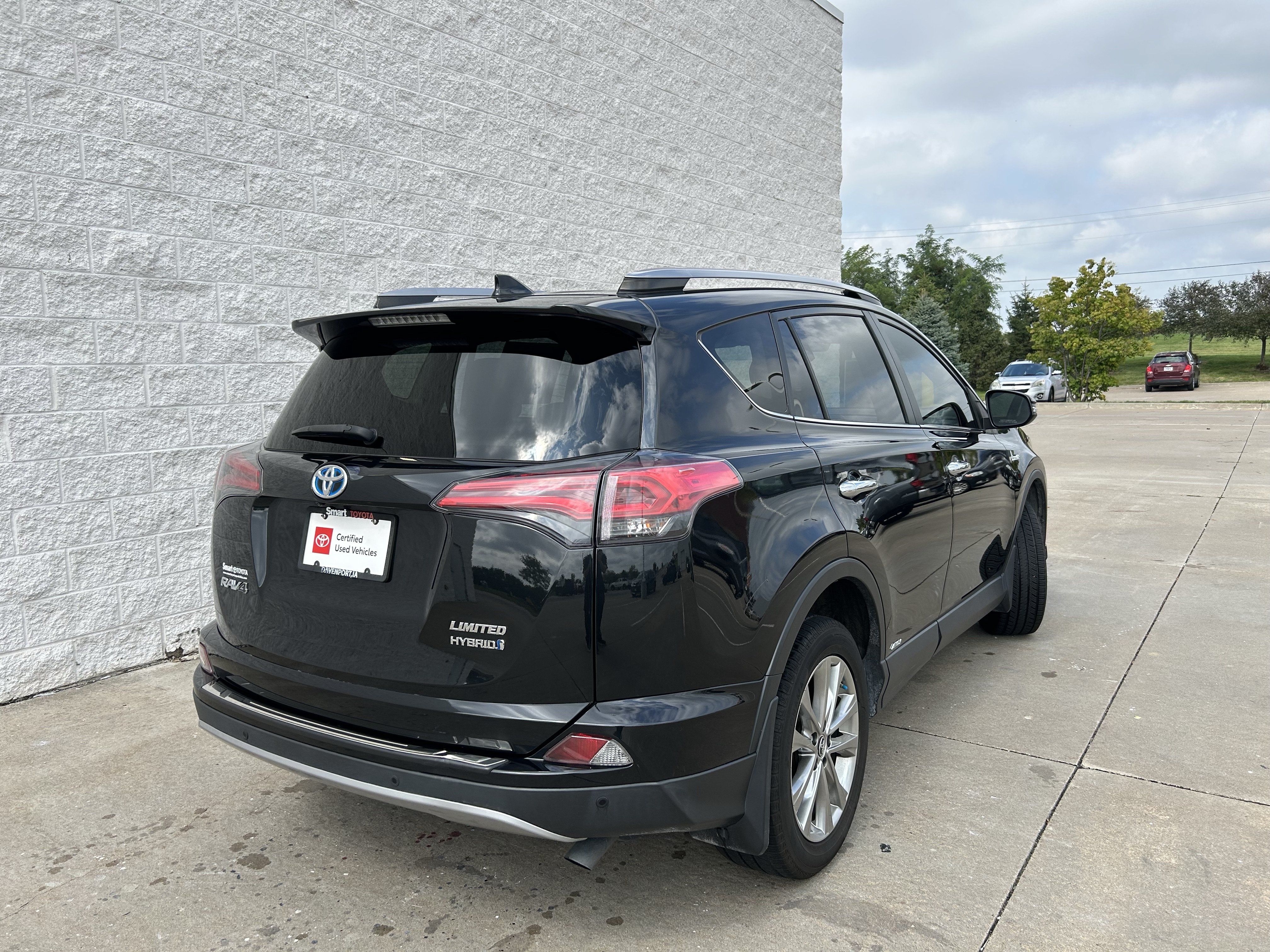 Used 2018 Toyota RAV4 Limited w/ Advanced Technology Package AWD/4WD image 5
