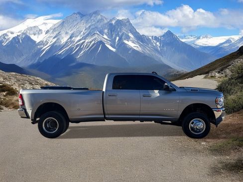 Used 2021 RAM 3500 Big Horn image 6