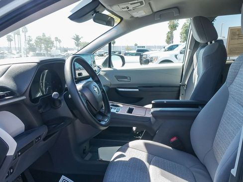 Used 2022 Toyota Sienna LE image 17