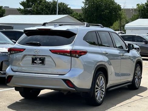 Used 2020 Toyota Highlander Platinum AWD/4WD image 4