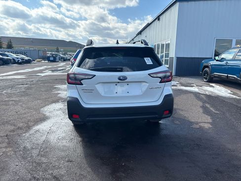 Used 2023 Subaru Outback Premium image 5