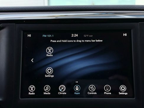 Used 2018 Chrysler Pacifica Touring-L image 38