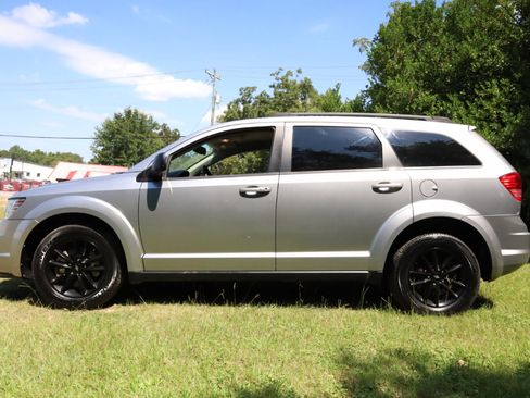 Used 2020 Dodge Journey SE w/ Blacktop Package image 2