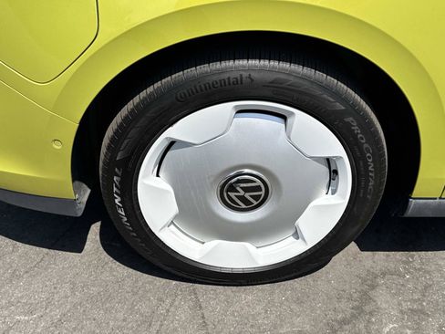 Certified 2025 Volkswagen ID. Buzz 1st Edition RWD image 6