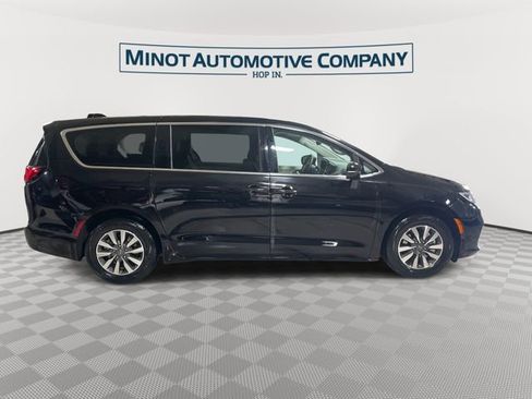 Certified 2024 Chrysler Pacifica Select image 9