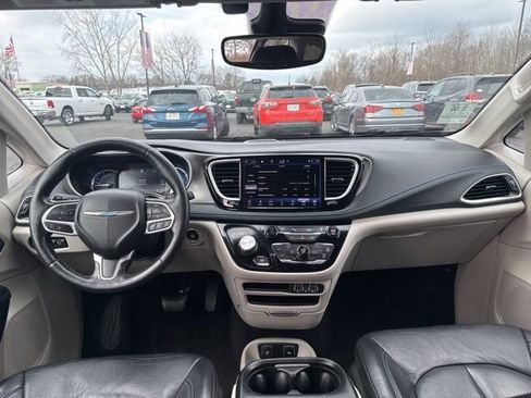 Used 2021 Chrysler Pacifica Touring-L FWD image 22