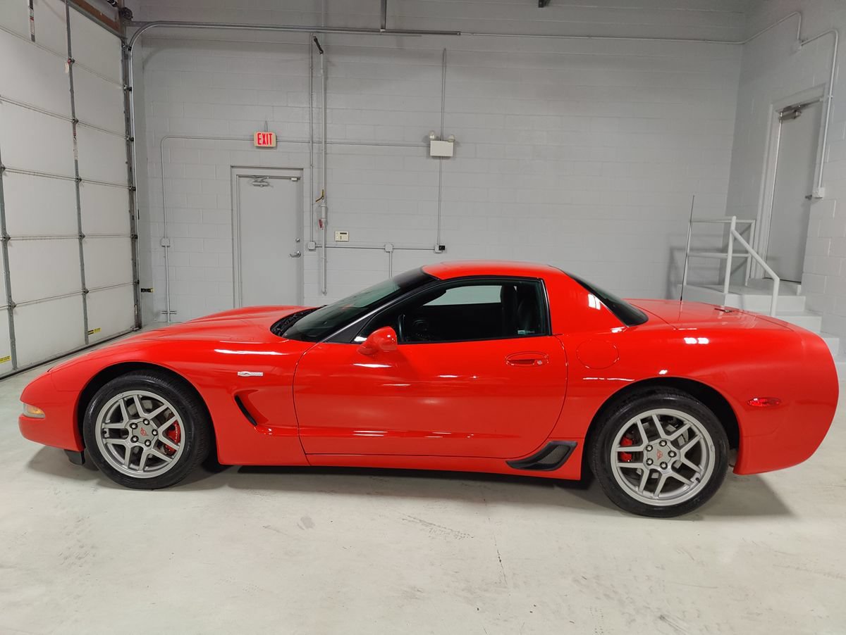 Used 2004 Chevrolet Corvette Z06 w/ Memory Package RWD image 19
