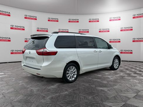 Used 2015 Toyota Sienna XLE AWD/4WD image 3