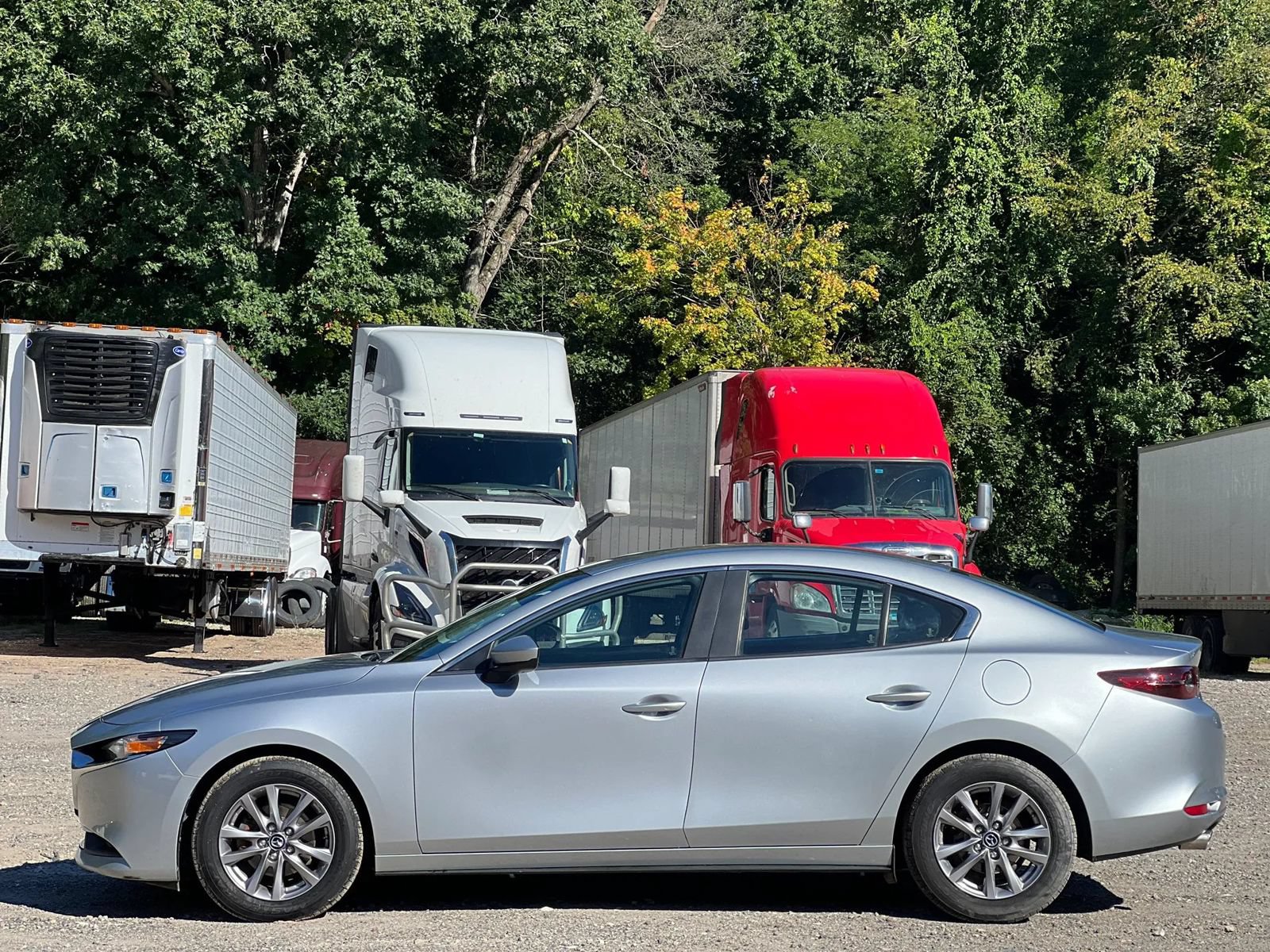 Used 2020 MAZDA MAZDA3 Sedan FWD image 3