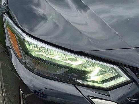Used 2025 Nissan Sentra SR FWD image 10