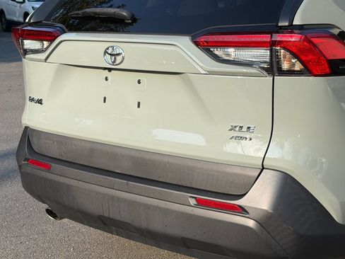 Used 2021 Toyota RAV4 XLE w/ Convenience Package AWD/4WD image 5