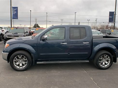 Used 2019 Nissan Frontier SL image 2