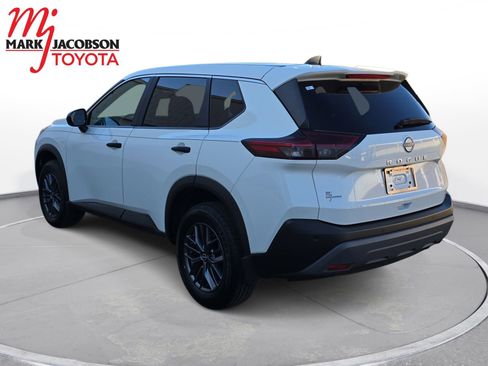 Used 2023 Nissan Rogue S image 11