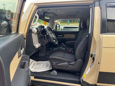Used 2014 Toyota FJ Cruiser 2WD w/ Upgrade Package image 12