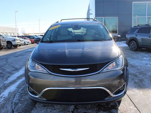 Used 2018 Chrysler Pacifica Touring-L Plus w/ Tire & Wheel Group image 2