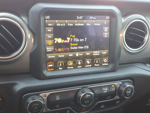 Used 2021 Jeep Wrangler Unlimited Sahara AWD/4WD image 21