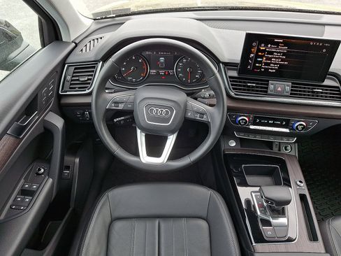 Used 2023 Audi Q5 2.0T Premium w/ Convenience Package image 11