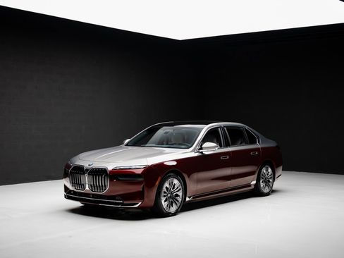 Used 2023 BMW i7 xDrive60 w/ Executive Package 2 image 5