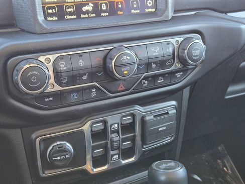 Used 2022 Jeep Wrangler Unlimited Sahara w/ Cold Weather Group image 20