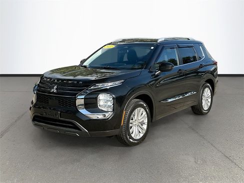 Used 2022 Mitsubishi Outlander ES image 3