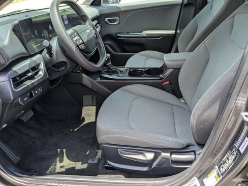 Used 2025 Kia K4 FWD image 11