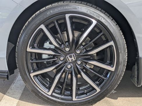Used 2024 Honda Accord Touring image 9